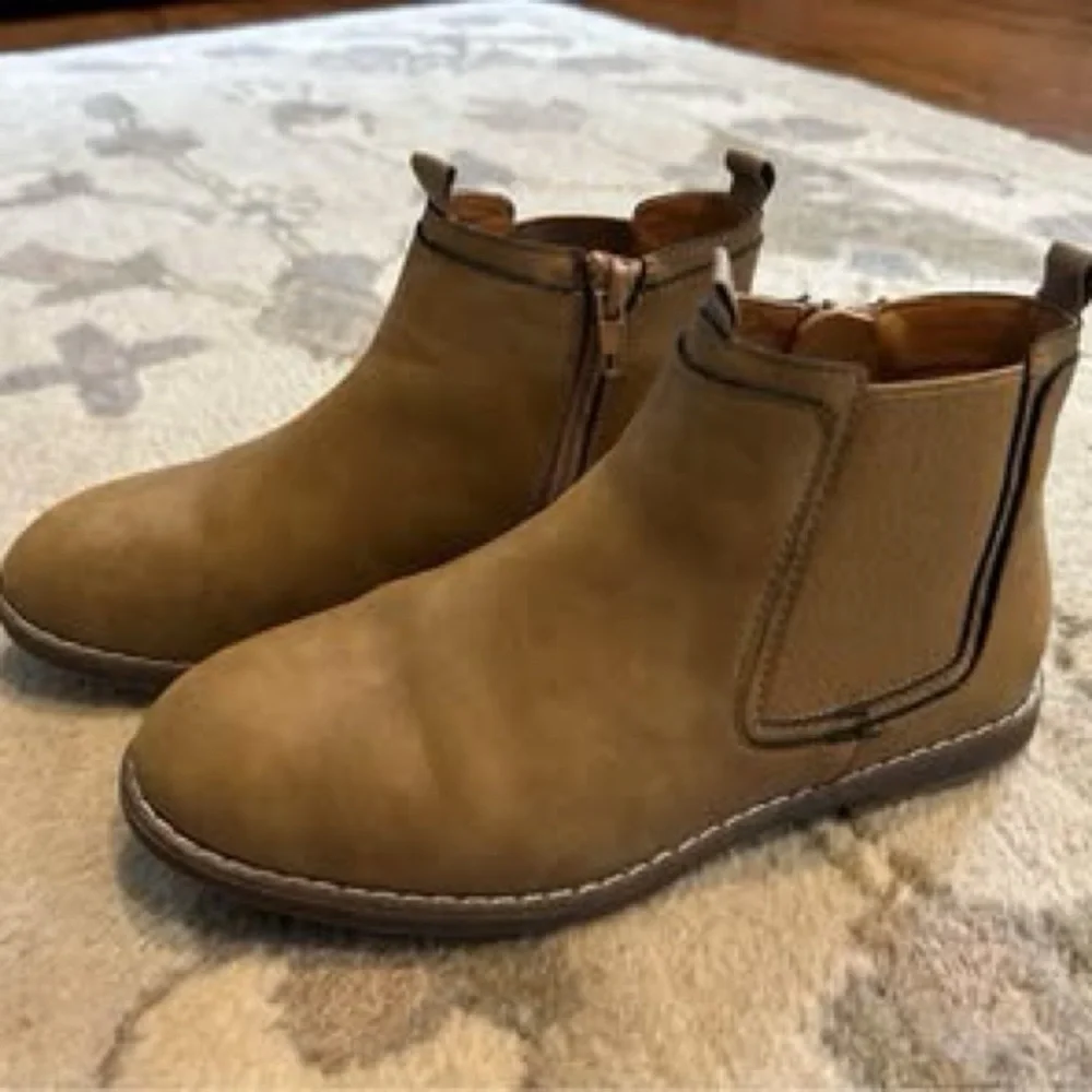 Boys Nordstrom boots, size 2